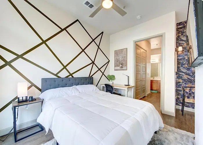 Trendy Downtown 1Bd/Freeparking/Wi-Fi/Pool